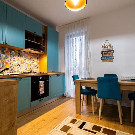Апартаменты Lighthouse Central Apt With Unique Views Of The Fortress, Free Parking, 5 Min By Car From The Old Town Брашов Экстерьер фото